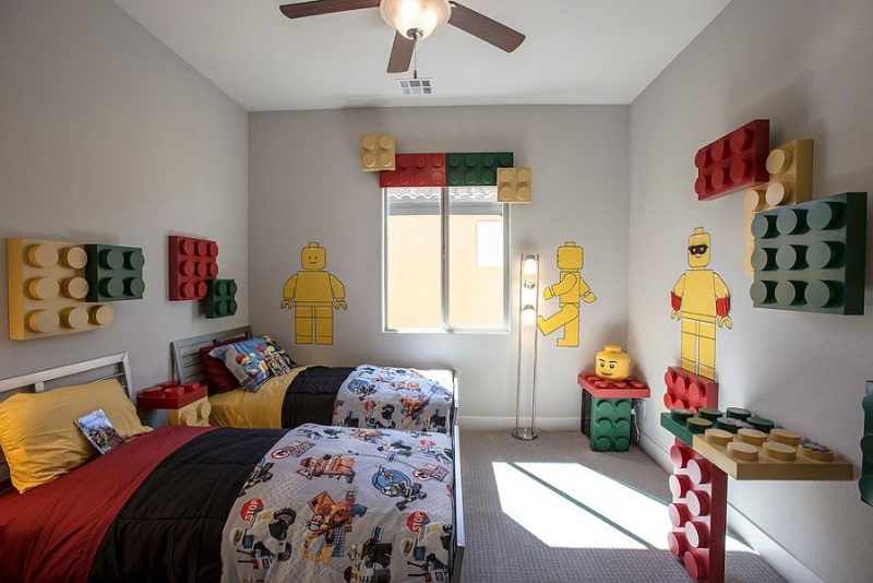 Phòng ngủ được thiết kế theo chủ đề hiện đại dành cho trẻ ưa thích Lego.