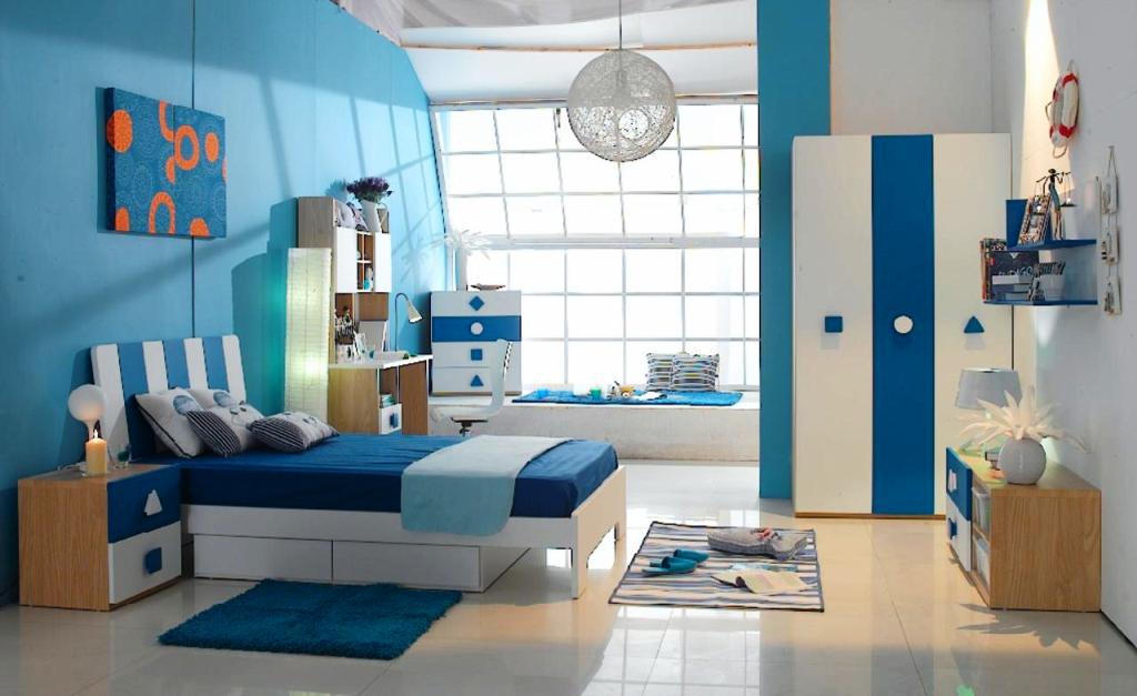 Bạn muốn thử một ý tưởng mới cho phòng ngủ của mình? Làm mới không gian nghỉ ngơi của bạn với màu sơn xanh dương tươi mới và sáng tạo những trang trí độc đáo. Nhấn vào hình ảnh để khám phá thật nhiều ý tưởng độc đáo cho căn phòng của bạn.